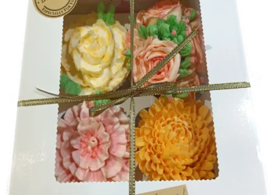 box of 4 cupcakes